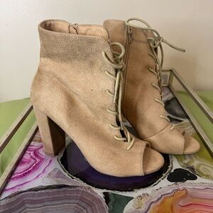 Elegant Tan Lace-Up Ankle Boots